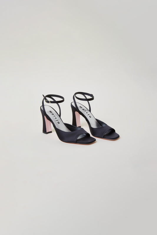 BAÏLA SANDAL in black satin