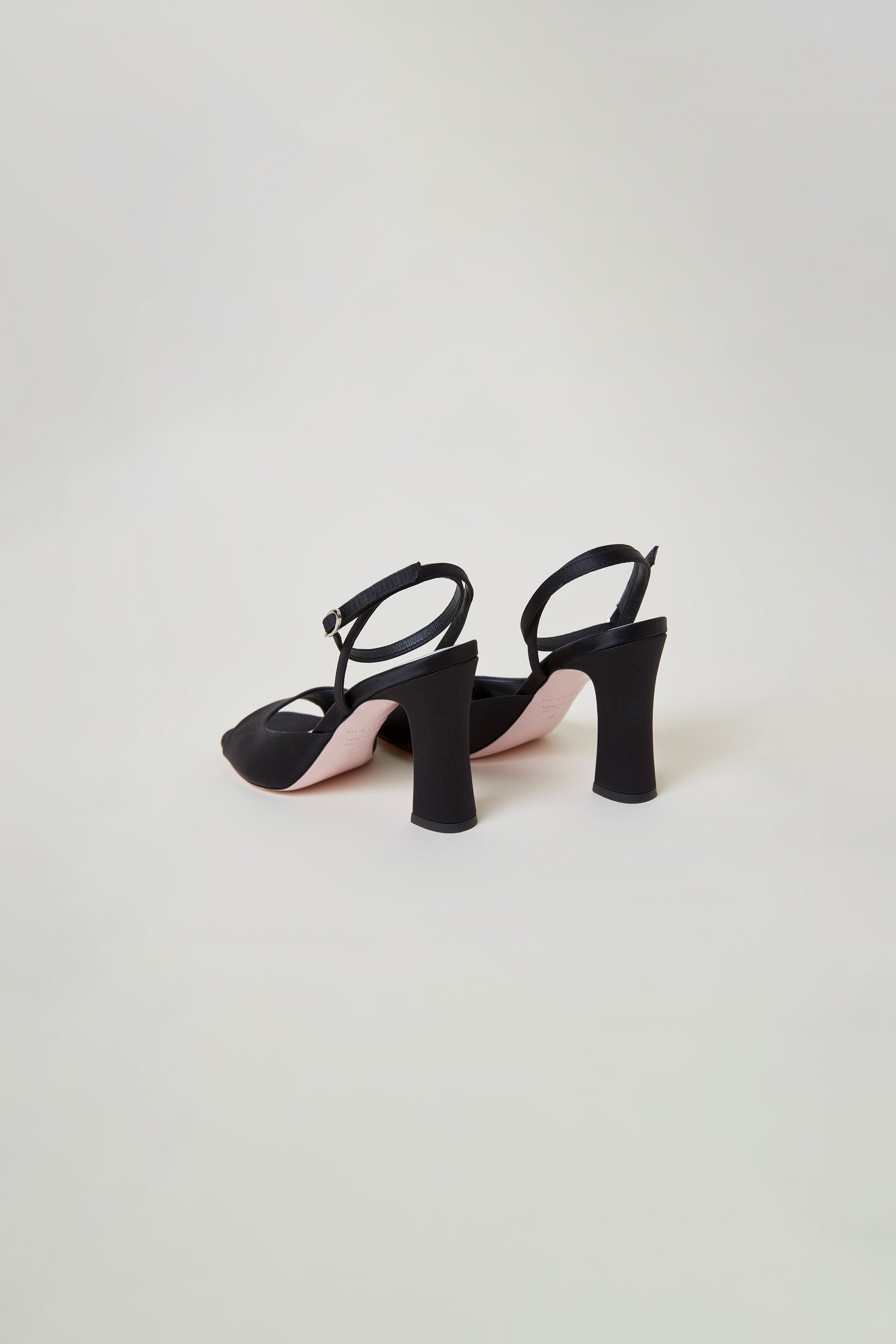 BAÏLA SANDAL in black satin