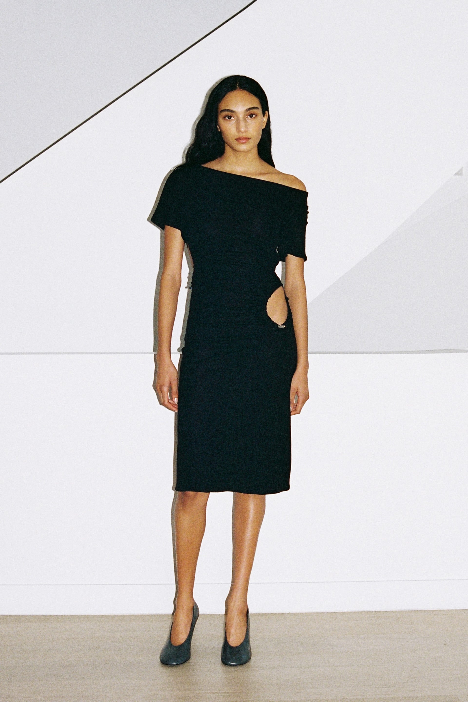 MAGNOLIAS MIDI DRESS in black